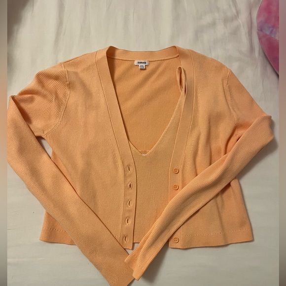 2 pieces set orange crop top and a matching cardigan - Picture 2 of 5